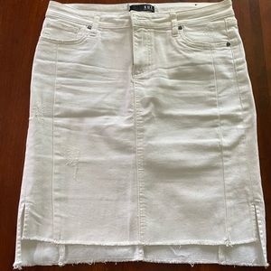 White denim distressed Kut from the Kloth Connie skirt size 8